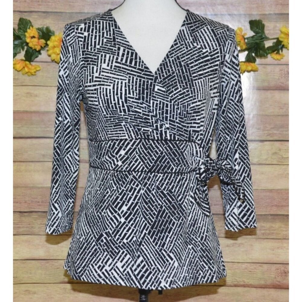Ann Taylor Petites Ladies M Black & White Faux Wrap Blouse Top V-Neck 3/4 Sleeve